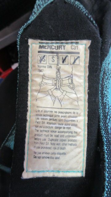Load image into Gallery viewer, Used Petzl Mercury C31 Climbing Harness - broken plastic rings
