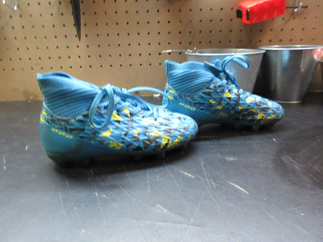 Load image into Gallery viewer, Used DREAM Pairs Soccerl Cleats - Size Youth 12

