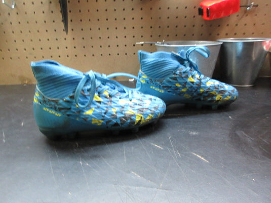 Used DREAM Pairs Soccerl Cleats - Size Youth 12