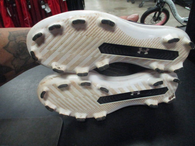Load image into Gallery viewer, Used Under Armour BH Show Youth 3 Cleats
