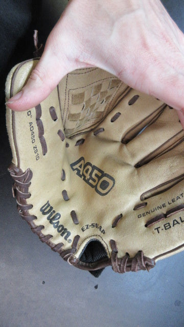 Load image into Gallery viewer, Used Wilson A450 T-Ball 10&quot; Baseball Glove

