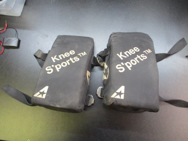 Load image into Gallery viewer, Used All Star Knee S&#39;ports Supports/ Savers

