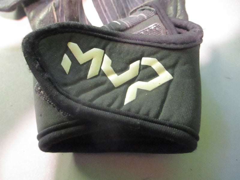 Load image into Gallery viewer, Used Nike MVP Youth Medium Batting Glove - RH
