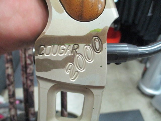 Load image into Gallery viewer, Used Martin Cougar 2000 42&quot; Archery Bow W/ Arrows
