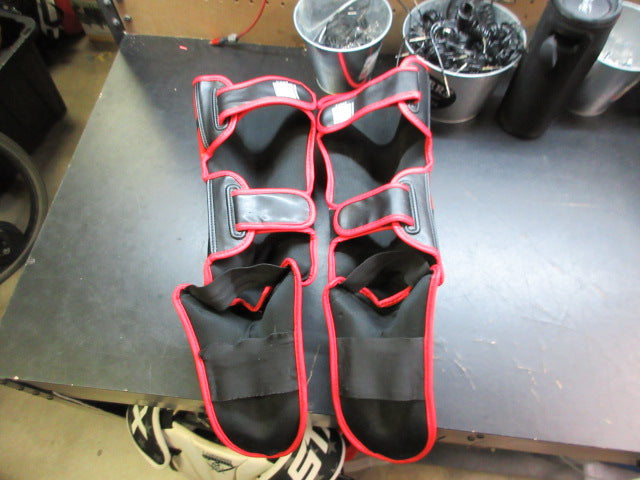 Load image into Gallery viewer, Used Elite Lite Muay Thai Shin Guards
