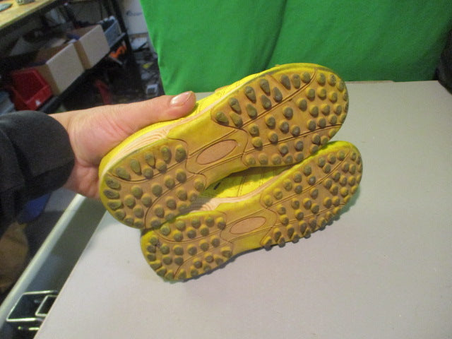 Load image into Gallery viewer, Used Brooman Size Junior 12 Indoor Soccer Cleats
