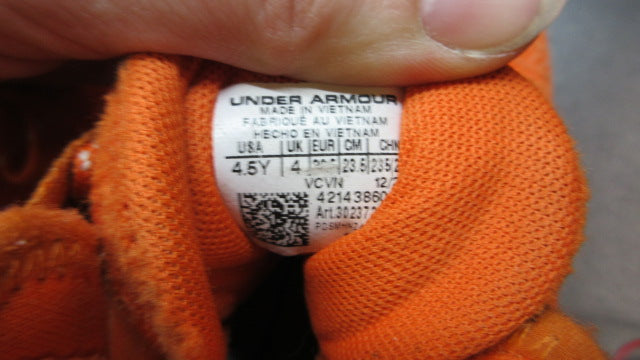 Load image into Gallery viewer, Used Under Armour UAF Football Cleats - Size Youth 4.5
