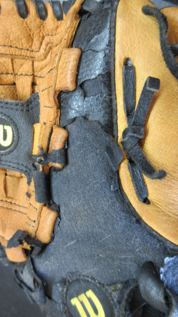 Load image into Gallery viewer, Used Wilson A350 11" Glove - RHT
