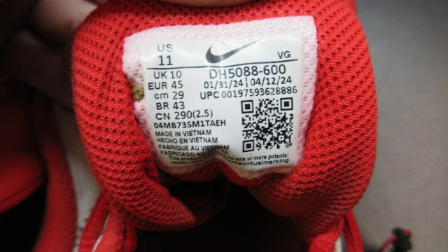 Load image into Gallery viewer, Used Nike Vapor Football Cleats - Size 11
