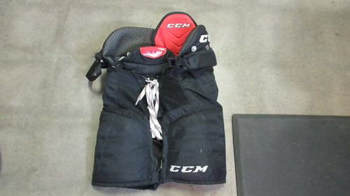 Used CCM QLT 290 Hockey Breezers Youth Small - Black
