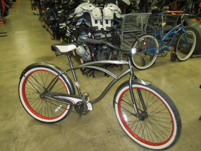 Load image into Gallery viewer, Vintage Huffy Cranbrook Mens Beach Cruiser
