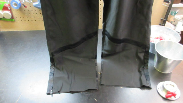 Load image into Gallery viewer, Under Armour Windbreaker Sweat Pants - Size Medium
