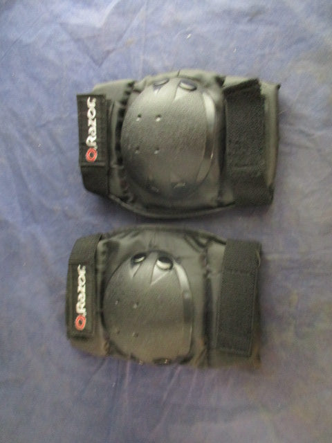 Load image into Gallery viewer, Used Razor Knee Pads Youth Size Medium
