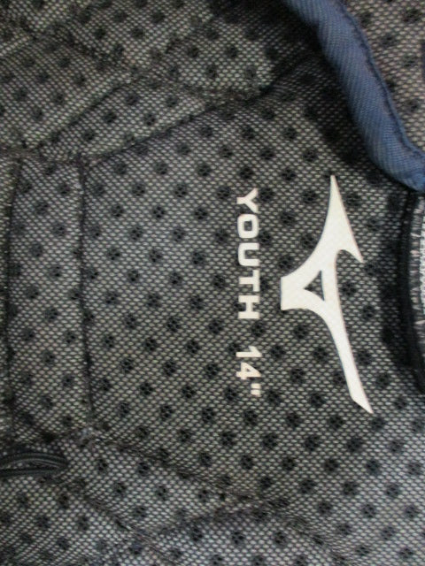 Load image into Gallery viewer, Used Mizuno Samurai Size Youth 14&quot; Catchers Chest Protector
