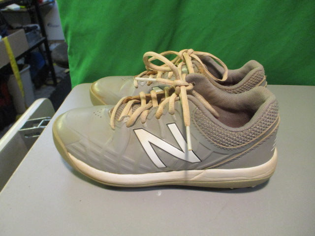 Load image into Gallery viewer, Used New Balance Size 3 Cleats
