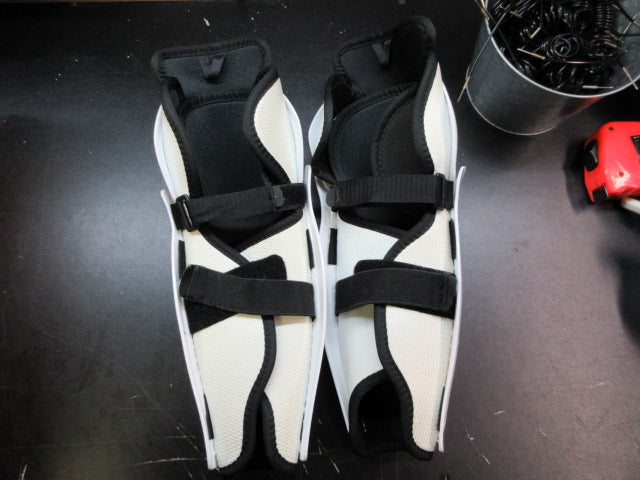 Load image into Gallery viewer, Used CCM LTP JR Hockey Shin Guards - 12"
