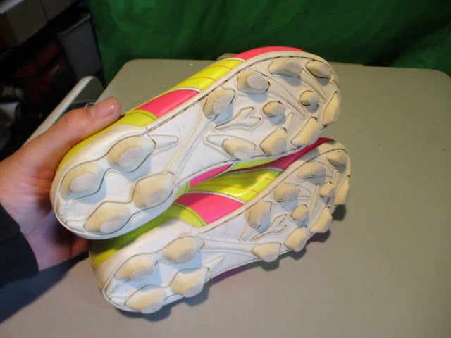 Load image into Gallery viewer, Used Diadora Youth Size 1 Soccer Cleats
