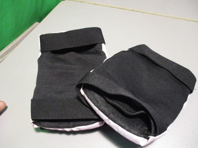 Load image into Gallery viewer, Used Bosoner Kids Knee Pads
