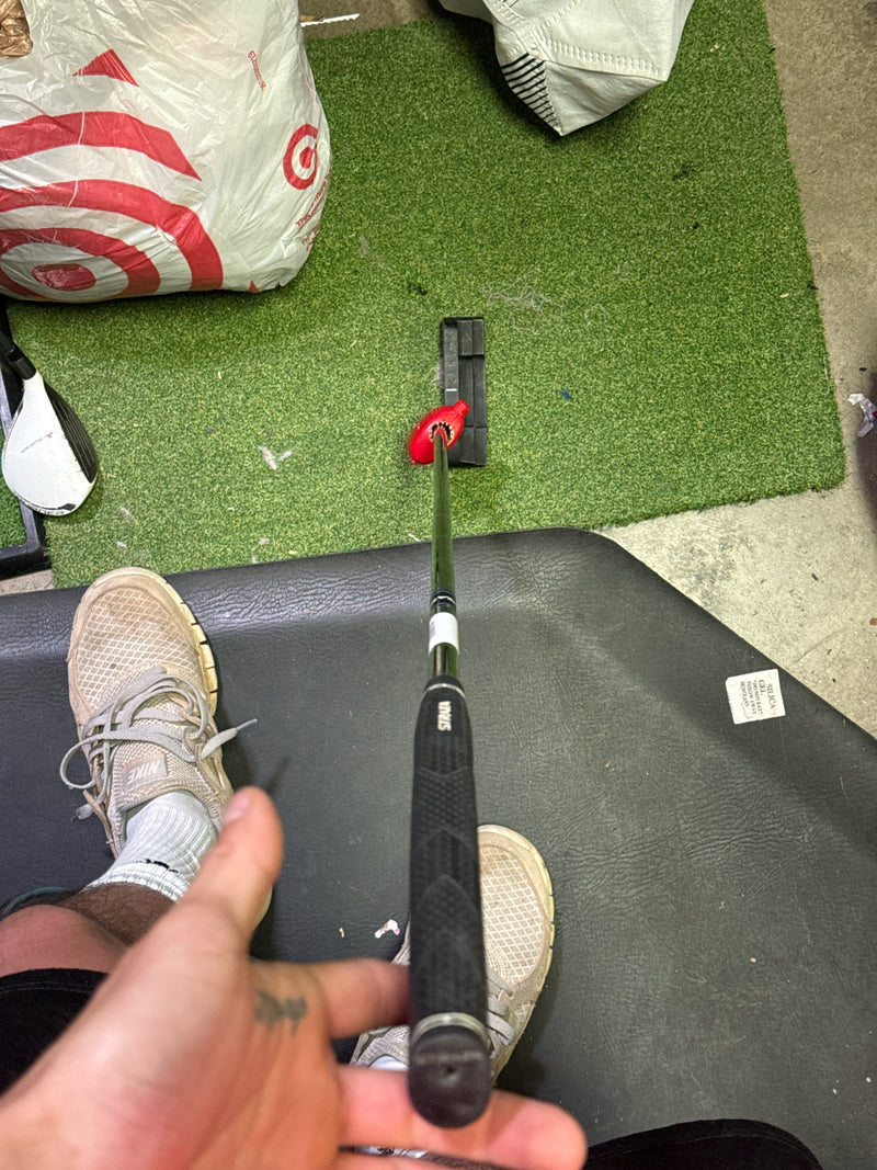 Load image into Gallery viewer, Used Strata 34" Putter
