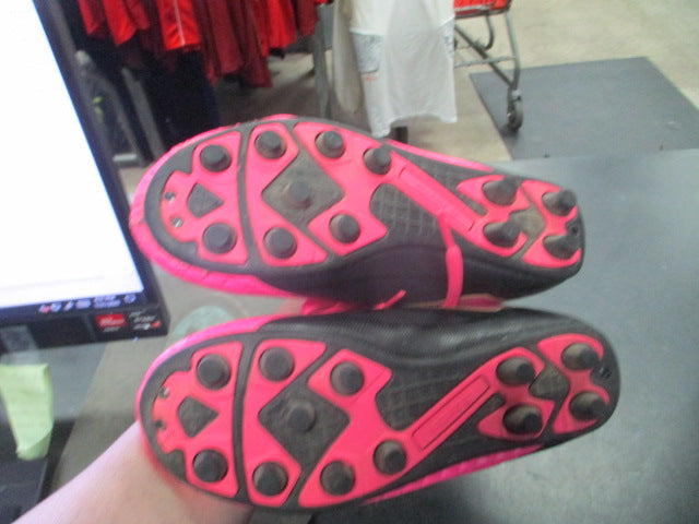 Load image into Gallery viewer, Used Lotto Soccer Cleats Size 3
