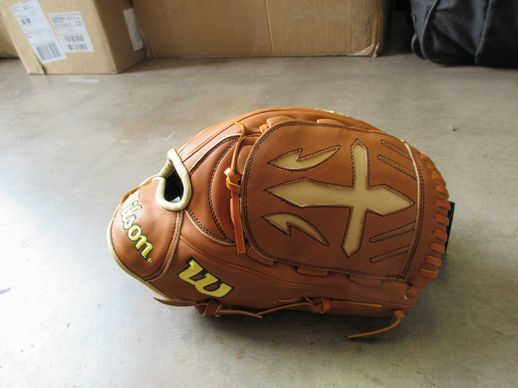 New Wilson A2000 Classic B23 Pro-Stock 12" Leather Pitcher Glove - RHT