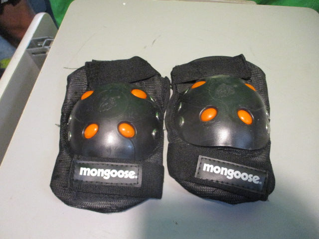 Load image into Gallery viewer, Used Mongoose Adult Skating knee Pads
