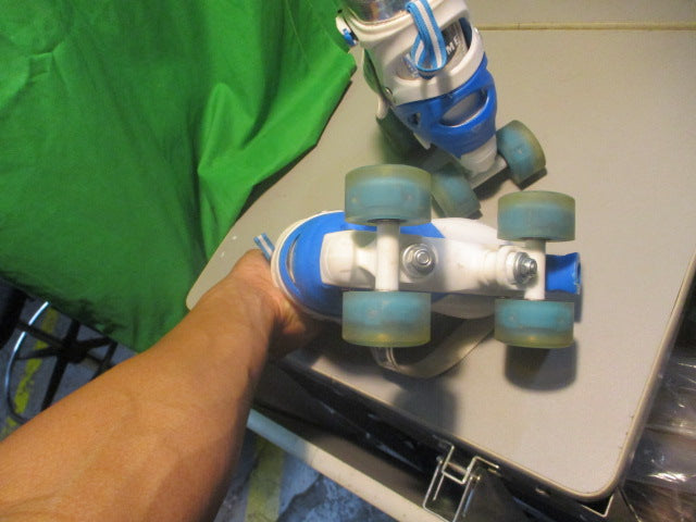 Load image into Gallery viewer, Used Jestme Rainbow Unicorn Youth Size small Roller skates
