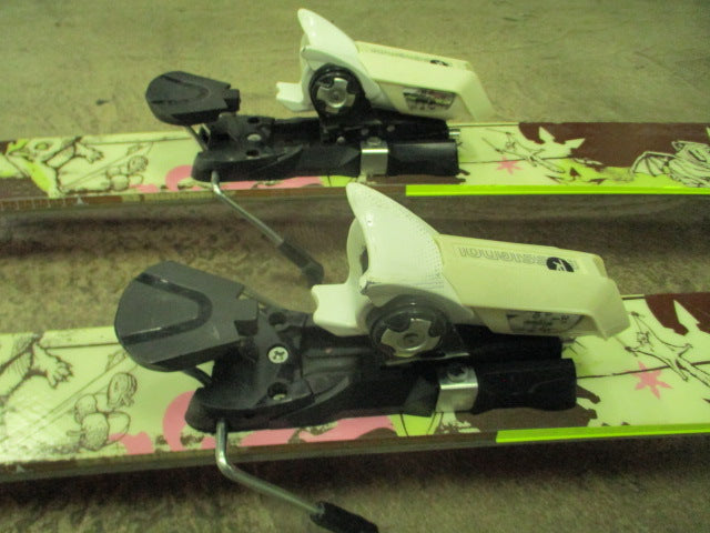 Load image into Gallery viewer, Used K2 MissDemeanor 159cm Skis w/ Rossignol Bindings
