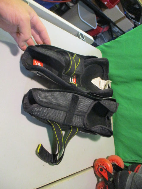 Load image into Gallery viewer, Used CCM Tacks 9550 Youth 10&quot; Hockey Shin Guards
