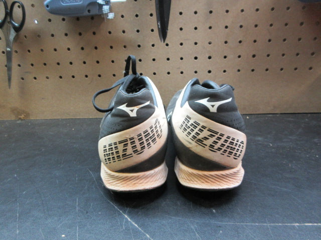 Load image into Gallery viewer, Used Mizuno Finch Lightrevo TPU Softball Cleats - Size 7.5
