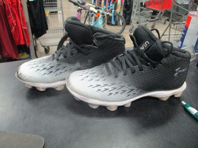 Load image into Gallery viewer, Used Under Amour Size 6Y Youth Cleat
