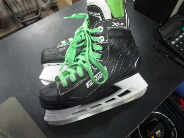 Load image into Gallery viewer, Used Bauer XLS Hockey Unkown Size
