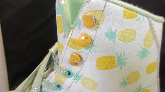 Load image into Gallery viewer, Used Roller Derby Candi Grl Lucy Roller Skates Youth Size 12 - 2 - small wear
