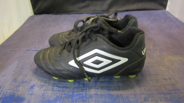 Load image into Gallery viewer, Used Umbro Soccer Cleats Youth Size 11

