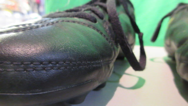 Load image into Gallery viewer, Used Nike Tiempo Youth 1Y Soccer Cleats
