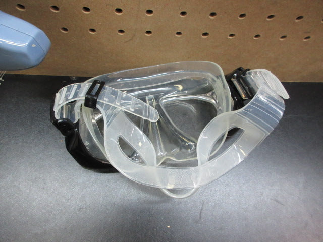 Load image into Gallery viewer, Used Integra Dacor Scuba Mask W/ Case
