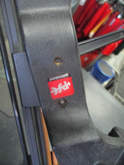 Load image into Gallery viewer, Used PSE Nova Jr. Compound Bow With Quiver
