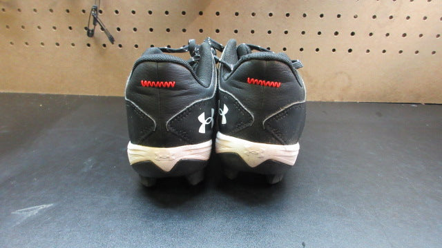 Load image into Gallery viewer, Used Under Armour Leadoff Baseball Cleats - Size 7
