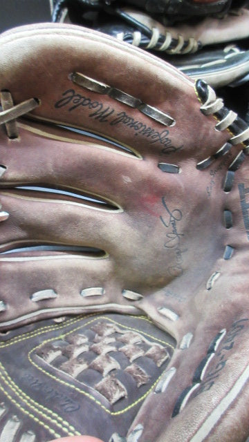 Used Zett 10" Glove - RHT