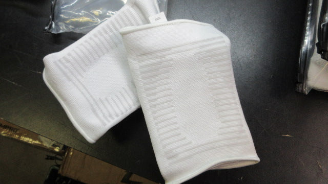 Load image into Gallery viewer, Under Armour UA Strive Volleyball Knee Pads - Size Small

