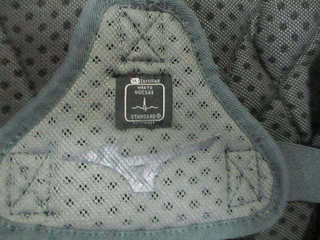 Load image into Gallery viewer, Mizuno Samurai Catchers Chest Protector Adult 15" Black/Grey
