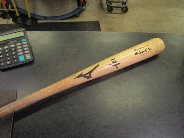 Load image into Gallery viewer, Used Mizuno Pro Major Quality Hard Maple Wood Bat 33 in 30 oz -3
