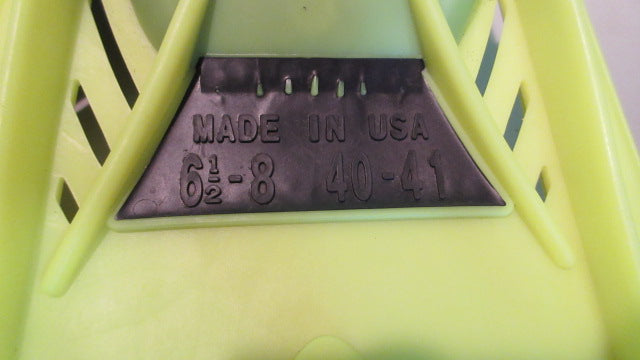 Load image into Gallery viewer, Used US Divers 6 1/2 - 8 Scuba Fins
