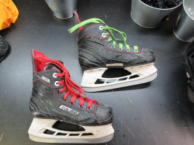 Load image into Gallery viewer, Used Bauer NS Hockey Skates - Size Youth 13k
