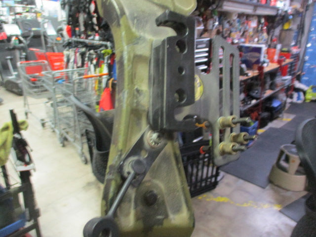 Load image into Gallery viewer, Used PSE Laser II Cobra Compound Bow Right Hand
