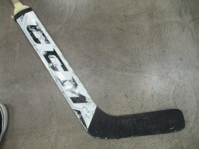 Load image into Gallery viewer, Used CCM 860 59" Left Hand Goalie Stick
