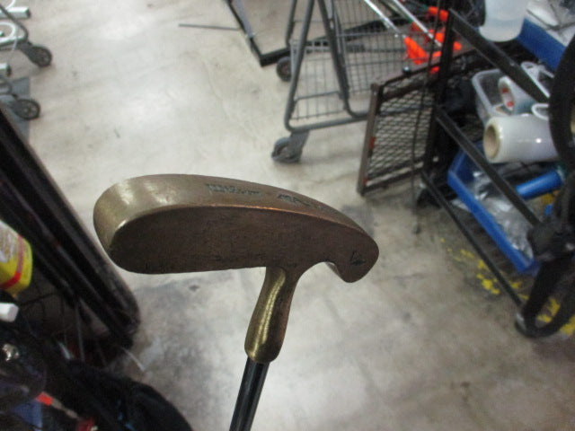 Load image into Gallery viewer, Used Wilson Agusta 35" Dual Putter
