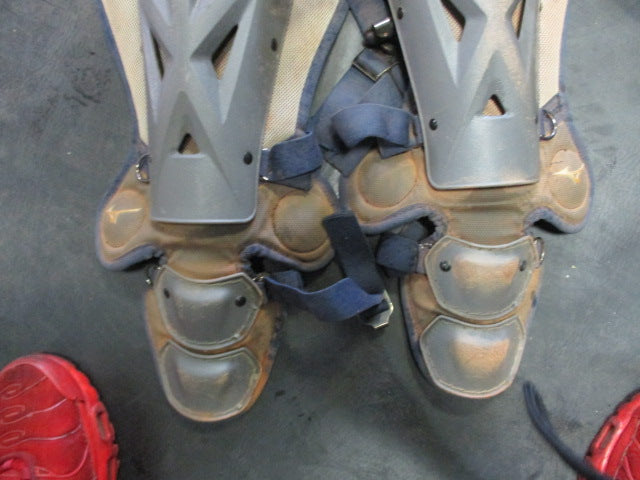 Load image into Gallery viewer, Used Mizuno Samurai Youth 14.5&quot; Catchers Shin Guards
