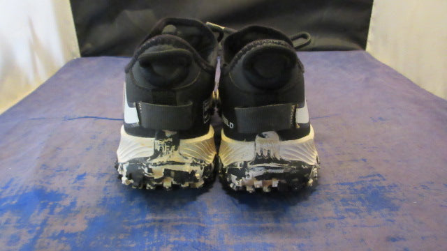 Load image into Gallery viewer, Used Nike Future Field Cleats Youth Size 4.5
