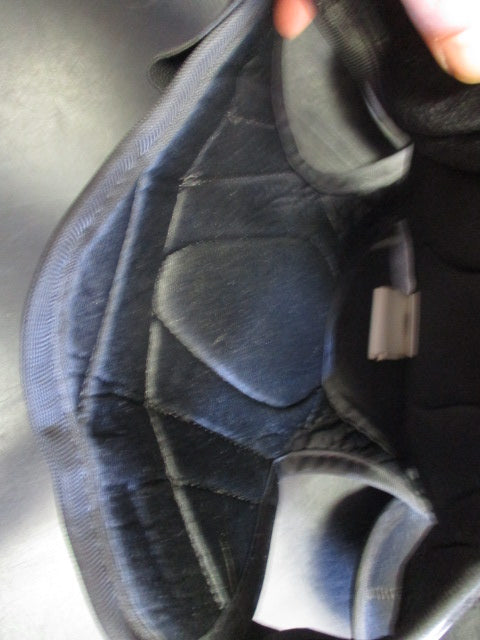 Load image into Gallery viewer, Used CCM NHL LTP Size Youth Medium Hockey Shoulder Pads
